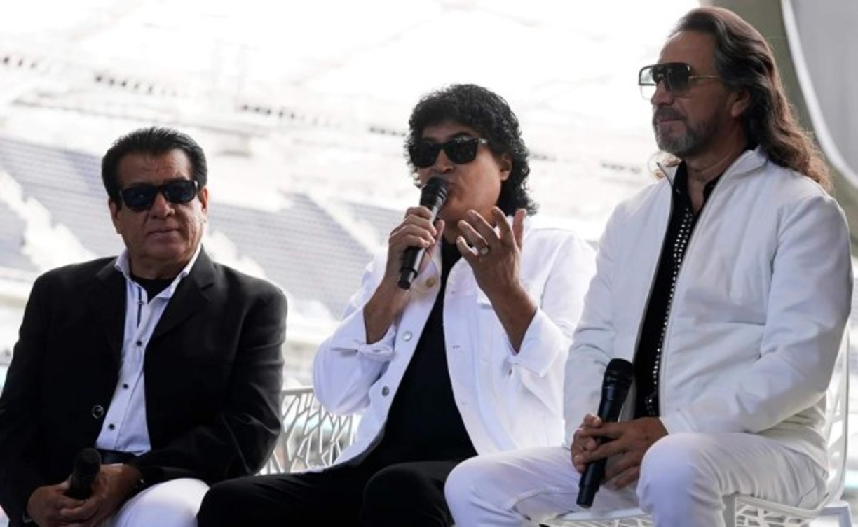 Madurez sin “travesuras”<br/>Aquellos jóvenes con algunos trajes estrafalarios, toneladas de romanticismo y una combinación infalible de música grupera, pop y baladas son ahora unos artistas muy experimentados que miran de lejos ese 1976 en el que iniciaron esta banda en Michoacán (México). Sin embargo, en lugar de suspirar por lo perdido, Marco Antonio Solís prefirió ver el vaso medio lleno: “Ahora somos más maduros, medimos más las consecuencias”.<br/>