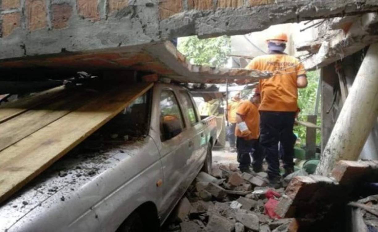 El fuerte sismo se registró a las 03.06 de la madrugada hora local, con una profundidad focal de 48 kilómetros y su epicentro se situó frente a la costa del departamento de La Libertad, a 66 kilómetros al sur de la playa Mizata, indicó el Ministerio de Medio Ambiente y Recursos Naturales (MARN).