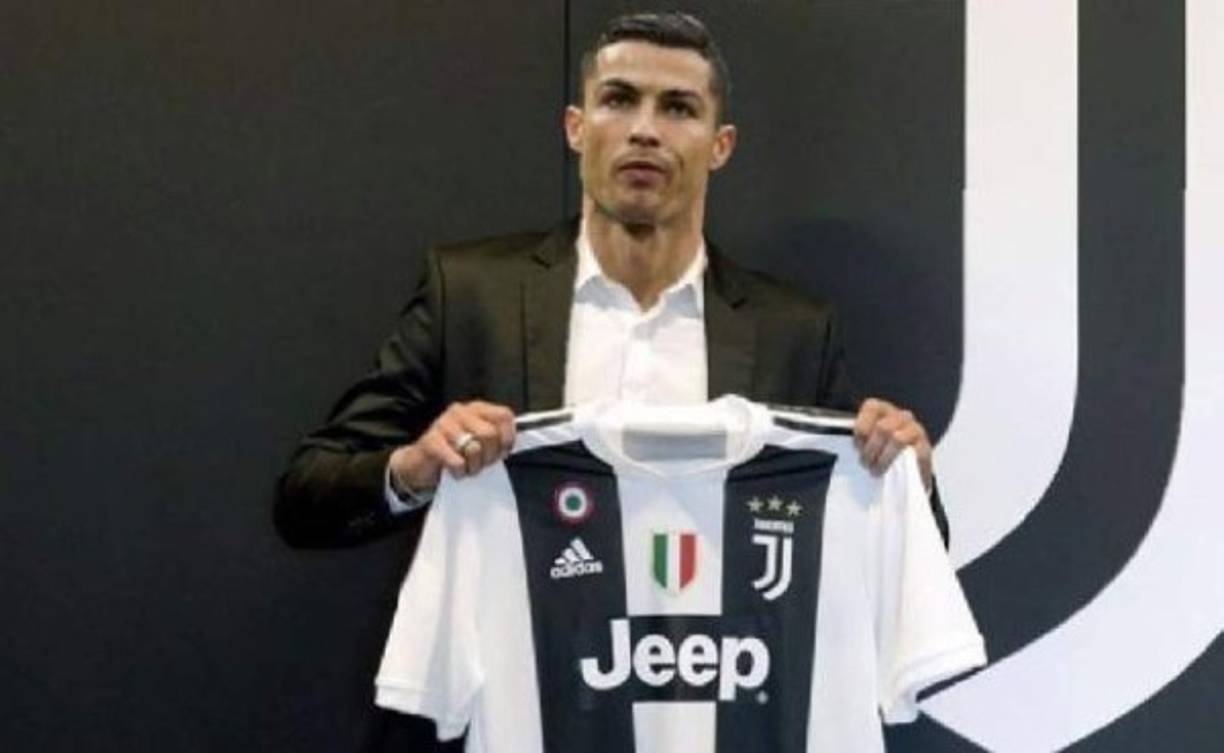 Una vez publicada la información sobre el posible fichaje, las redes sociales no tardaron en publicar memes e imágenes de Cristiano con la camiseta del que podría ser su nuevo equipo.