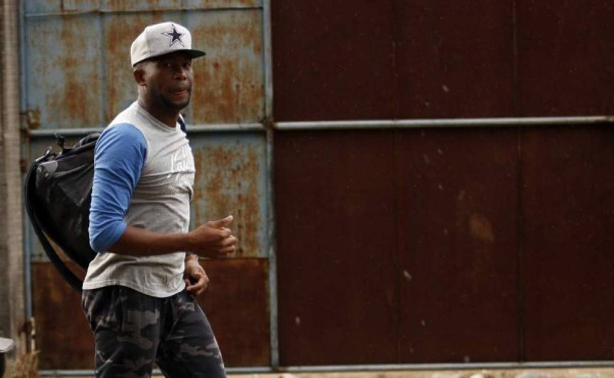 Jerry Palacios: Luego de no seguir con el Vida, el atacante hondureño de 35 años de edad ha señalado que espera tener una oportunidad en el balompié catracho, no descarta jugar en la segunda división o buscar el poder jugar en Estados Unidos.