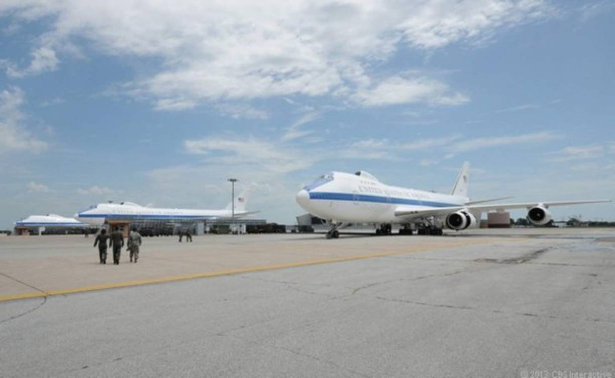 Se trata de un E-4B diseñado y equipado para convertirse en un centro de mando similar al Pentágono para proteger al presidente de Estados Unidos y los oficiales de mayor rango del Ejército.
