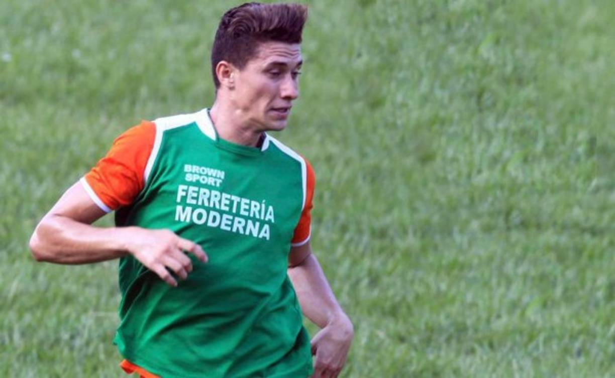 Una parte de la directiva del Vida ha negado el fichaje de Esdras Padilla luego de que se conociera su vinculación con el equipo ceibeño, pero el entrenador Raúl Martínez Sambulá cuenta con él mediocampista.