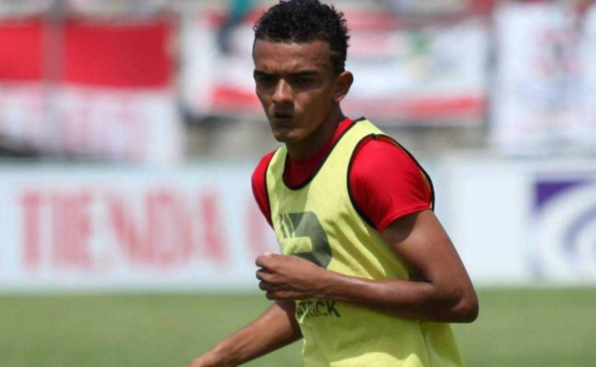 Osman Melgares: El mediocampista que descendió con Real Sociedad interesa al Platense.