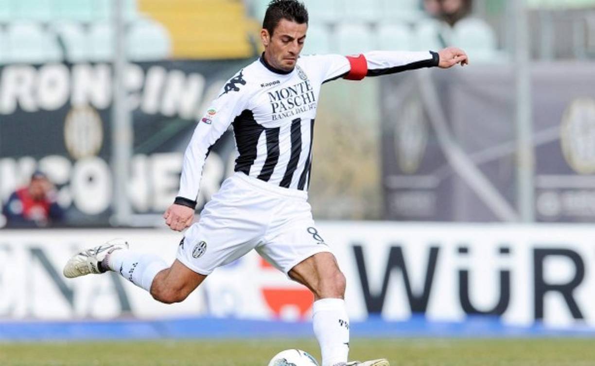 Simone Vergassola. Futbolista italiano que en España y Latinoamérica su nombre no pasaba inadvertido.