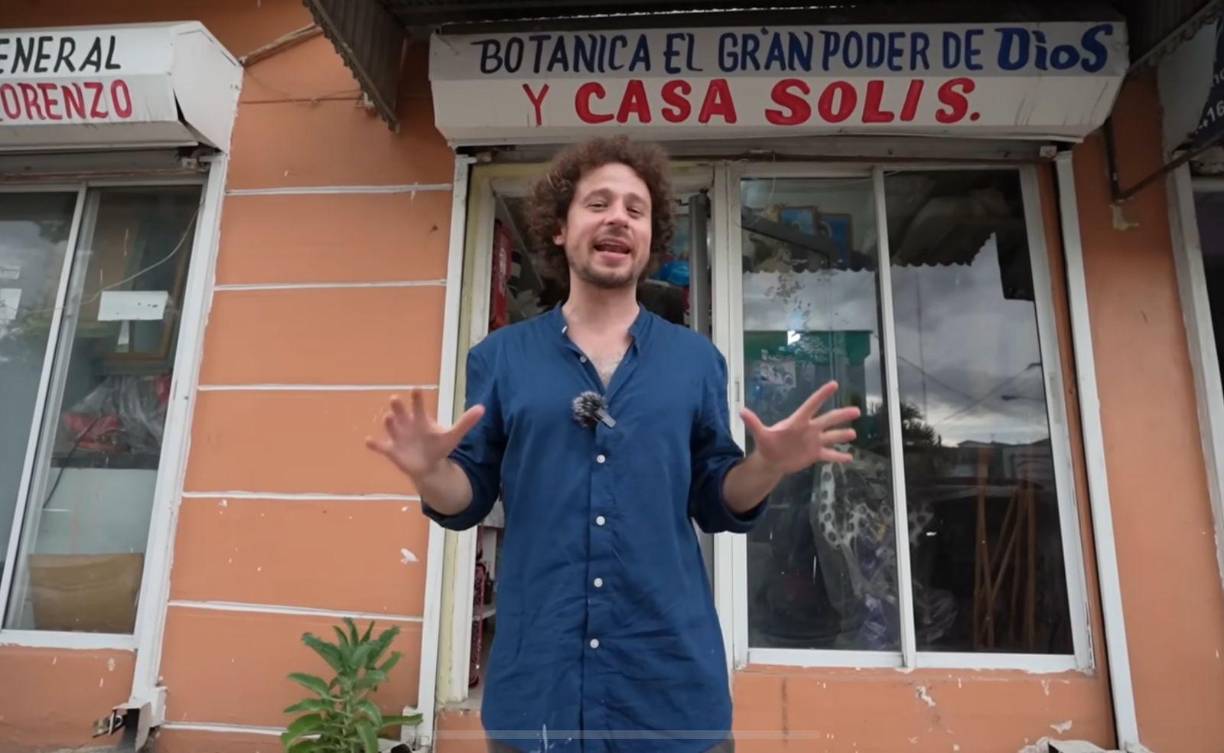 Desde visitar tiendas donde venden sustancias usadas para la práctica de la santería, rituales de invocar espíritus del más allá, realizarse una lectura de cartas y visitar un lugar donde hacen brujería fueron las actividades que muestra Luisito en su canal a sus seguidores.