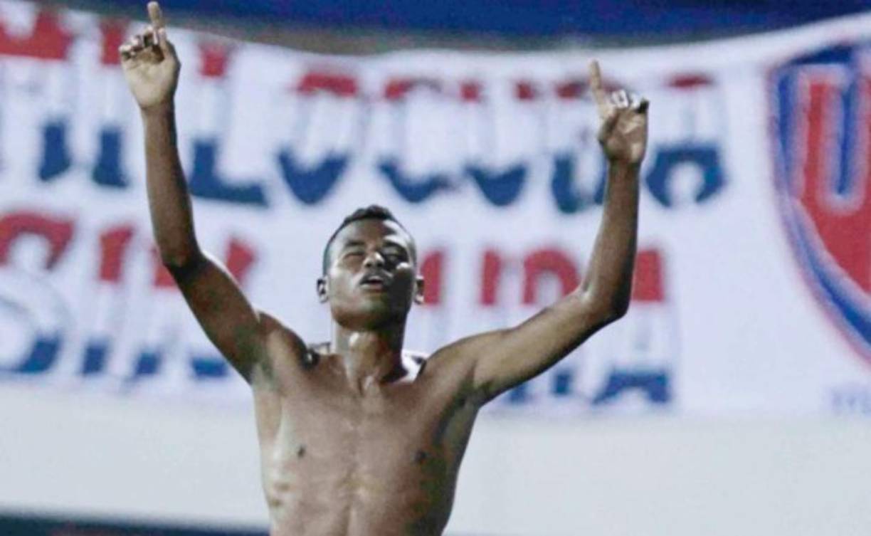 Aly Christofer Arriola puede emigrar al extranjero ya que interesa al Municipal Limeño de El Salvador y de concretarse sería compañero de Rambo de León. Recientemente fue campeón con el Leparera FC del Ascenso.