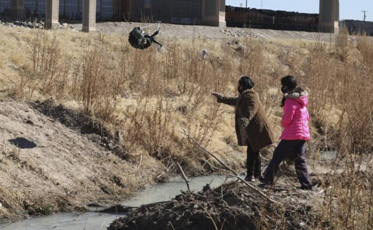 Tras las suspensión del decreto, las familias migrantes ya no pueden ser devueltas a México obligando a la Patrulla Fronteriza liberarlas o entregarlas a sus seres queridos o amistades en Estados Unidos.