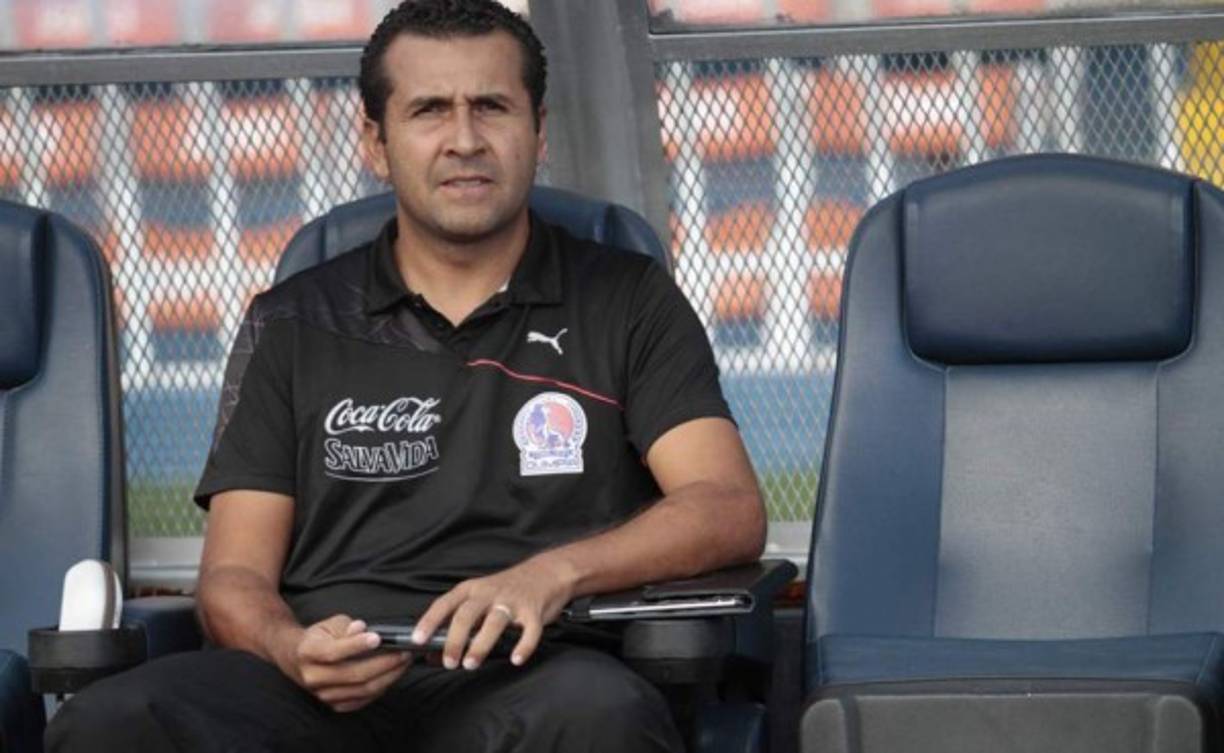 Nerlin Membreño: Si Héctor Vargas no sigue en Olimpia, el exjugador y asistente del argentino por varios podría ser el nuevo timonel del cuadro olimpista.
