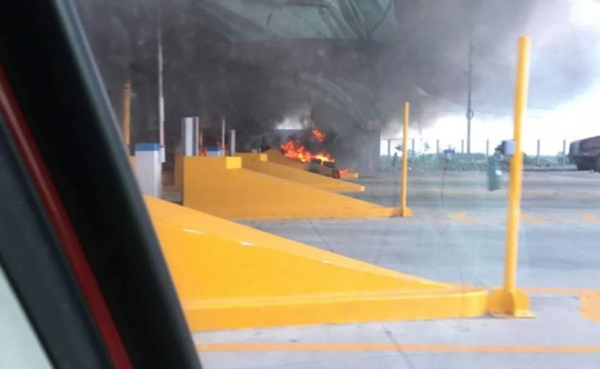 Una de las casetas en construcción será construida en la salida hacia Tela, otra caseta hacia la salida hacia La Barca y esta caseta (que fue incendiada) construida en el municipio de San Manuel, Cortés.