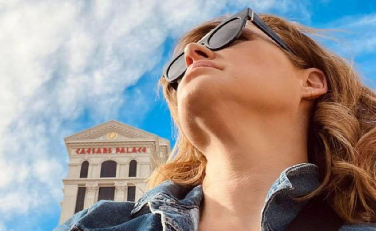 Jaqueline, madre de dos hijas aún menores de edad, encontró su trágico final en Los Ángeles, California, Estados Unidos, como resultado de complicaciones surgidas durante una intervención quirúrgica estética. 