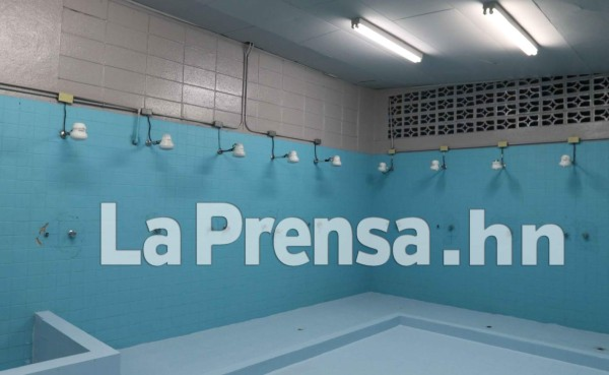 Nuevas regaderas han sido colocadas en el recinto deportivo.