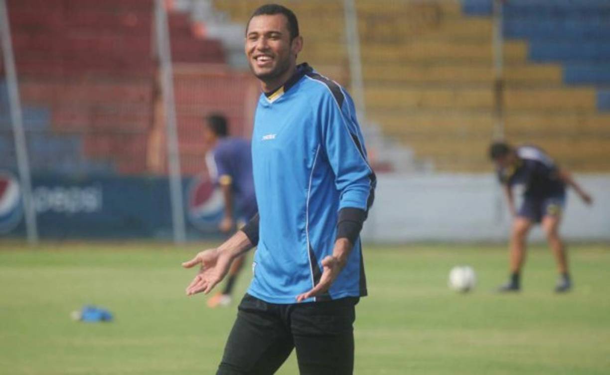 El guardameta de 33 años, Orlin Vallecillo, busca volver a la Liga Nacional tras estar parado seis meses. Equipos de la Liga de Ascenso han mostrado su interés en él.