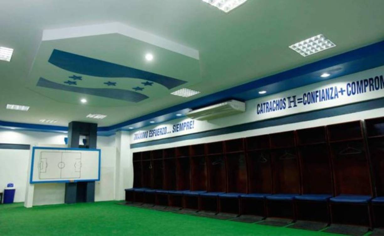 No lo podíamos dejar fuera de la lista, el estadio Olímpico de San Pedro Sula. Vibra cuando juega la Selección de Honduras, así es uno de sus camerinos.
