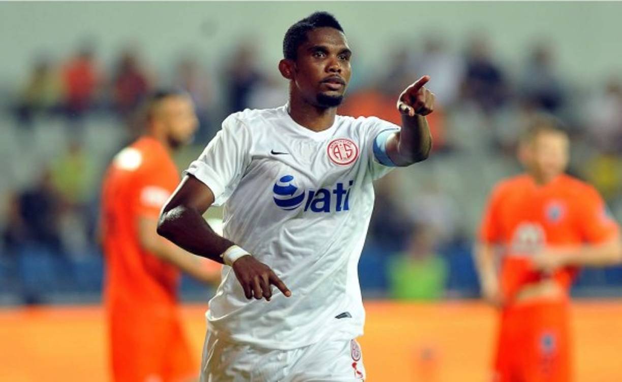 Samuel Eto'o, que a sus 36 años defiende los colores del Antalyaspor turco, podría cambiar próximamente de aires. Según fichajes.com, el delantero camerunés, ex figura del Barcelona, está cerca de enrolarse en las filas del Vasco da Gama brasileño.