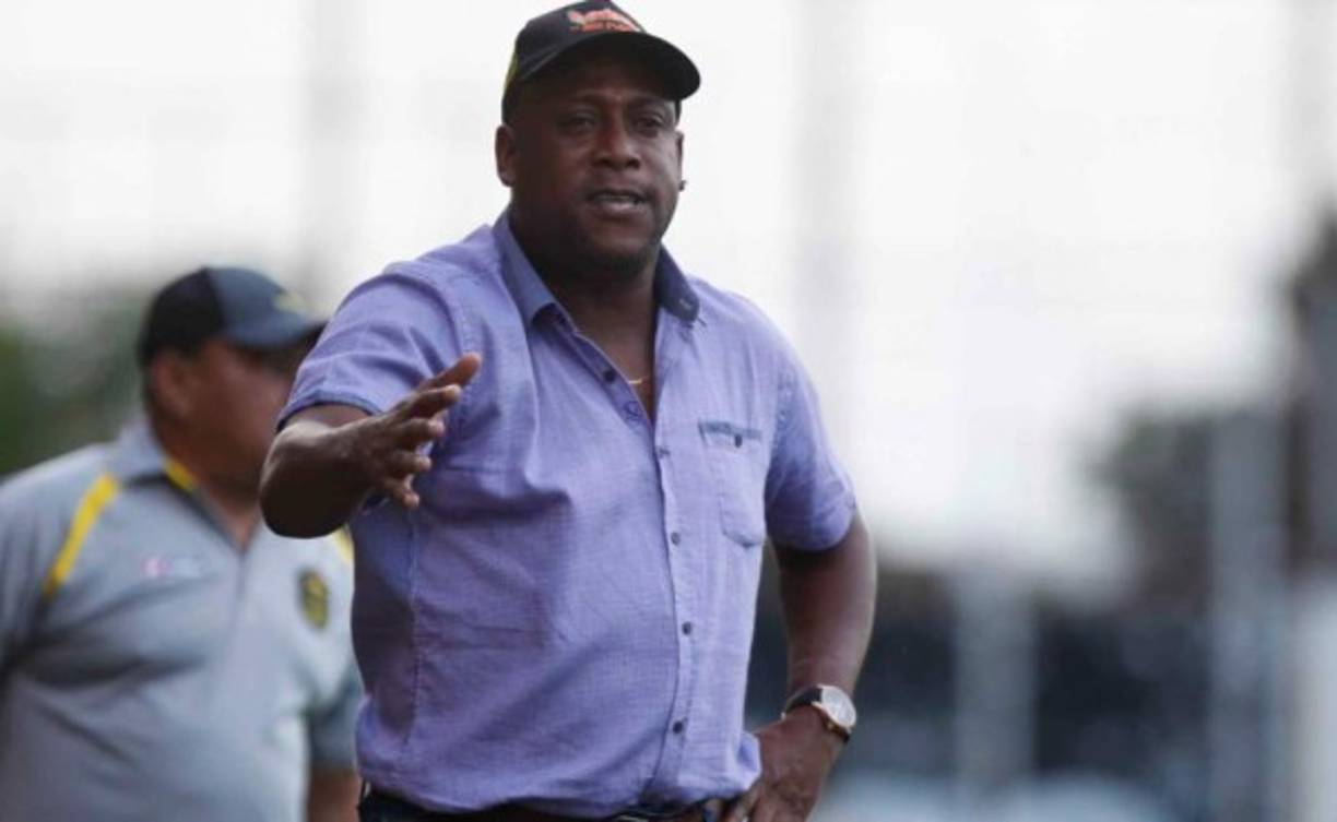 El entrenador costarricense Hernán Medford está negociando su vinculación con el Olimpia, según medios guatemaltecos. El extimonel de Real España actualmente dirige al Municipal de Guatemala, pero desde hace unos días ha estado hablando con la directiva del conjunto blanco. Según conoció GOLAZO, la contratación de Medford está supeditada a lo que haga Olimpia en este campeonato.