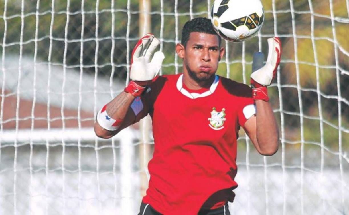 Después de disputar la final contra Motagua, el portero panameño del Platense, José Calderón, definirá su futuro y se menciona que el Olimpia es el principal candidato para ficharlo.