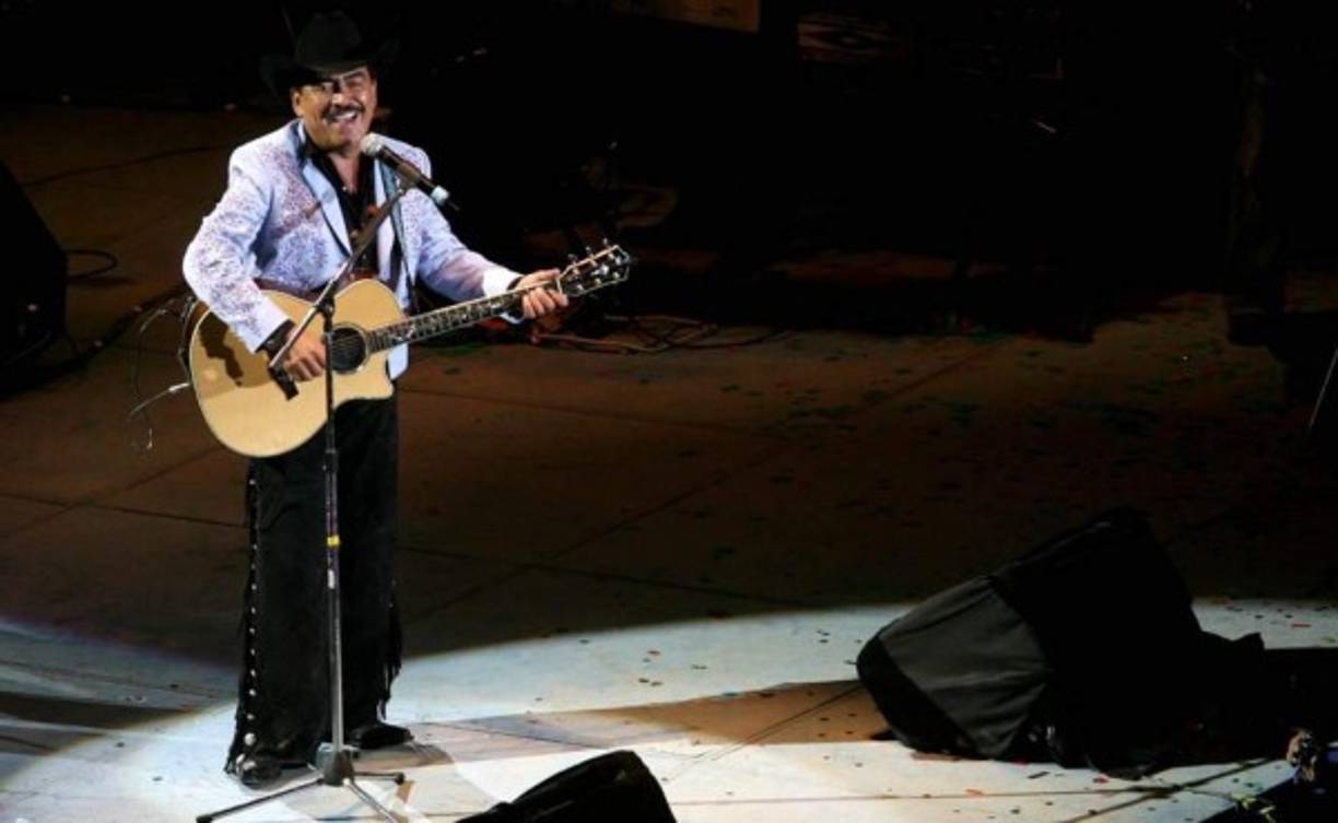 Él mismo se decía enamorado de la vida, por lo que siempre pensó en su pasión por la música y lo dejó todo en el escenario, al grado de evitar el retiro, hecho que en la conferencia de prensa donde anunció que iba a bajarse de los caballos dejó claro que seguiría adelante.