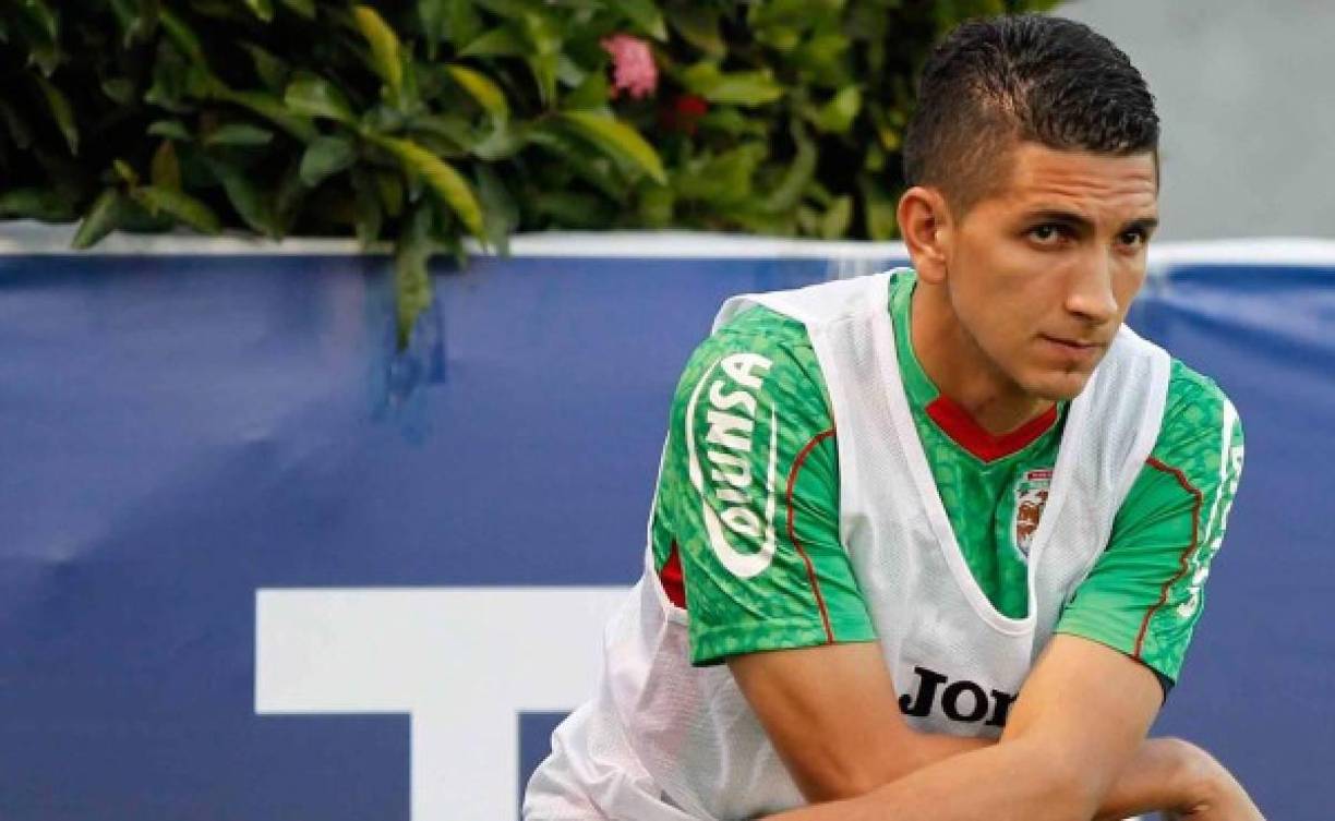 Defensa: Johnny Leverón con su experiencia, postula a ser otro de los futbolistas del 11 titular de Marathón.