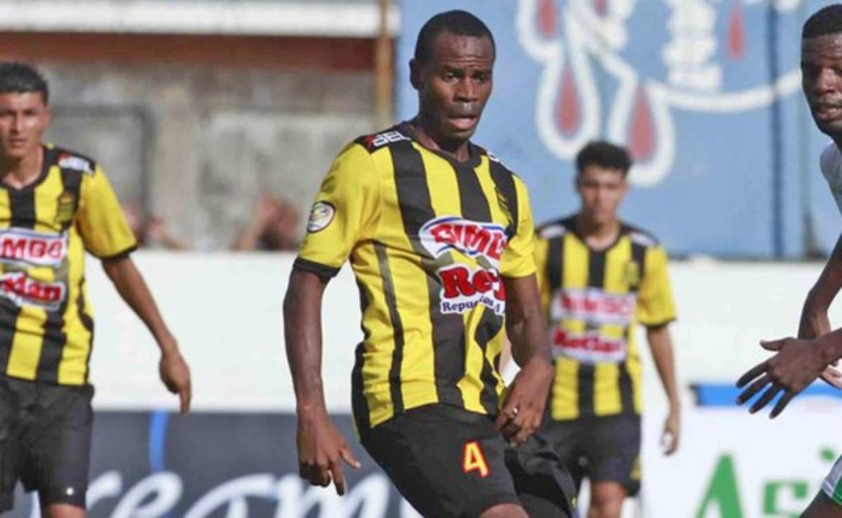 Además del Real España, el Parrillas One, Victoria, Vida, Juticalpa, Real Sociedad y Reservas de Colorado Rapids de Estados Unidos fueron los clubes de Porciano. Ahora se dedicará a trabajar como licenciado en mercadotecnia y administración de empresas, profesión que estudió en combinación con el fútbol.