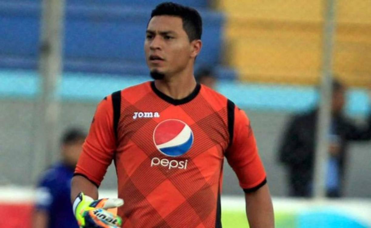 El Honduras Progreso quiere tener una destacada participación en la temporada y es por eso que además de firmar a Bryan Johnsonn, Dylan Andrade, David Mendoza, Edwin León y José García están tratando de reforzar la portería tras descartar a Denovan Torres. Los ribereños han puesto la mirada en el arquero Marlon Licona de Motagua, según lo manifiesta el presidente Elías Názar. 'Estamos hablando con varios arqueros y estamos esperando la respuesta de Motagua por el tema de Licona y estamos viendo si podemos optar por él, parece que ellos también lo van a utilizar, vamos a ver que sale en esta semana', dijo.
