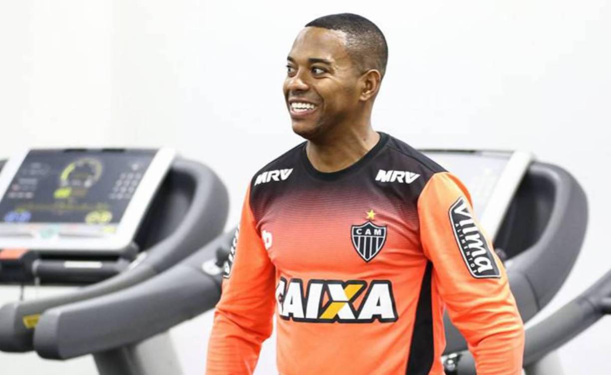 Robinho comparte la penitenciaría con 430 reclusos repartidos en celdas que varían en tamaño de 8 a 15 metros cuadrados y en las que pueden alojarse hasta seis personas.
