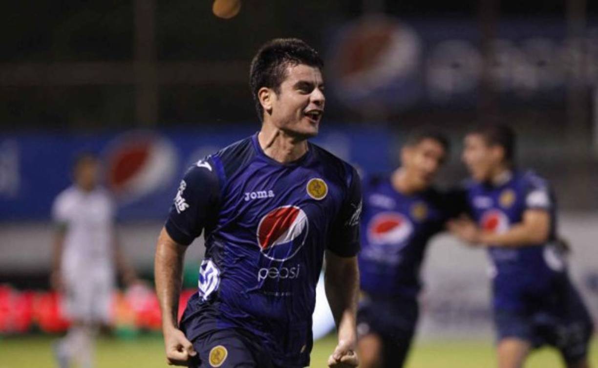 El mediocampista uruguayo Maximiliano Lombardi, que jugó en Motagua de 2013 a 2014, ha despertado el interés del Olimpia, según se dio a conocer en el programa Panorama Deportivo de Radio Internacional.