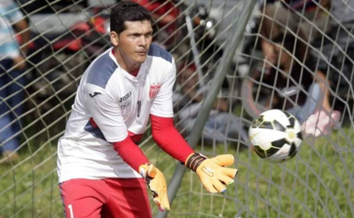 A Ricardo Canales se le terminó el contrato con el Vida y la directiva está negociando su renovación.