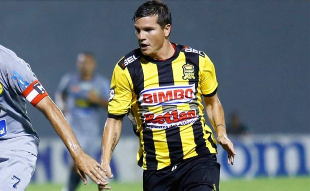 Ismael Gómez - El mdiocampista argentino, que le apodaban el “Chucky”, estuvo un torneo con el Real España y jugó 14 partidos. No marcó gol.