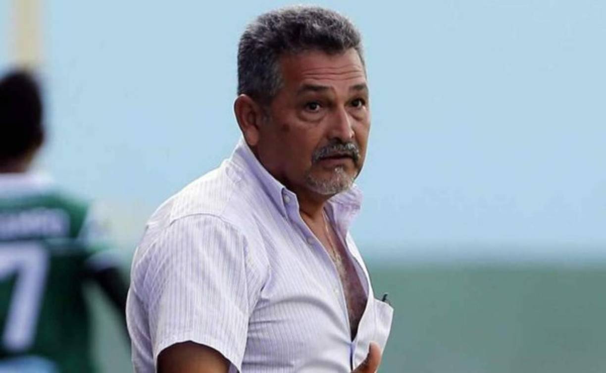 Roger Espinoza: El entrenador se ha convertido en el nuevo estratega del Lepaera FC de la segunda división.