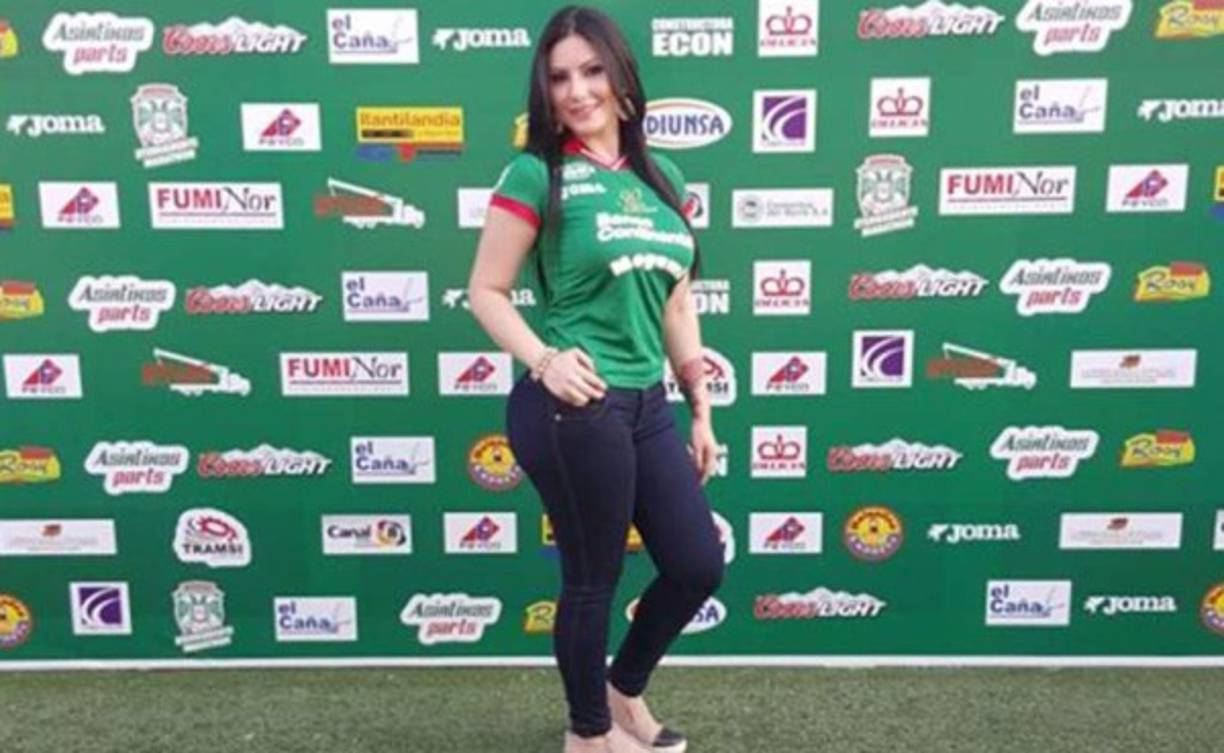 El Club Deportivo Marathón ha realizado un fichaje de lujo. El cuadro verdolaga ha incorporado a la guapa hondureña Arian Herchi al área de mercadeo del cuadro sampedrano para el presente Torneo Apertura 2016 de la Liga Nacional.
