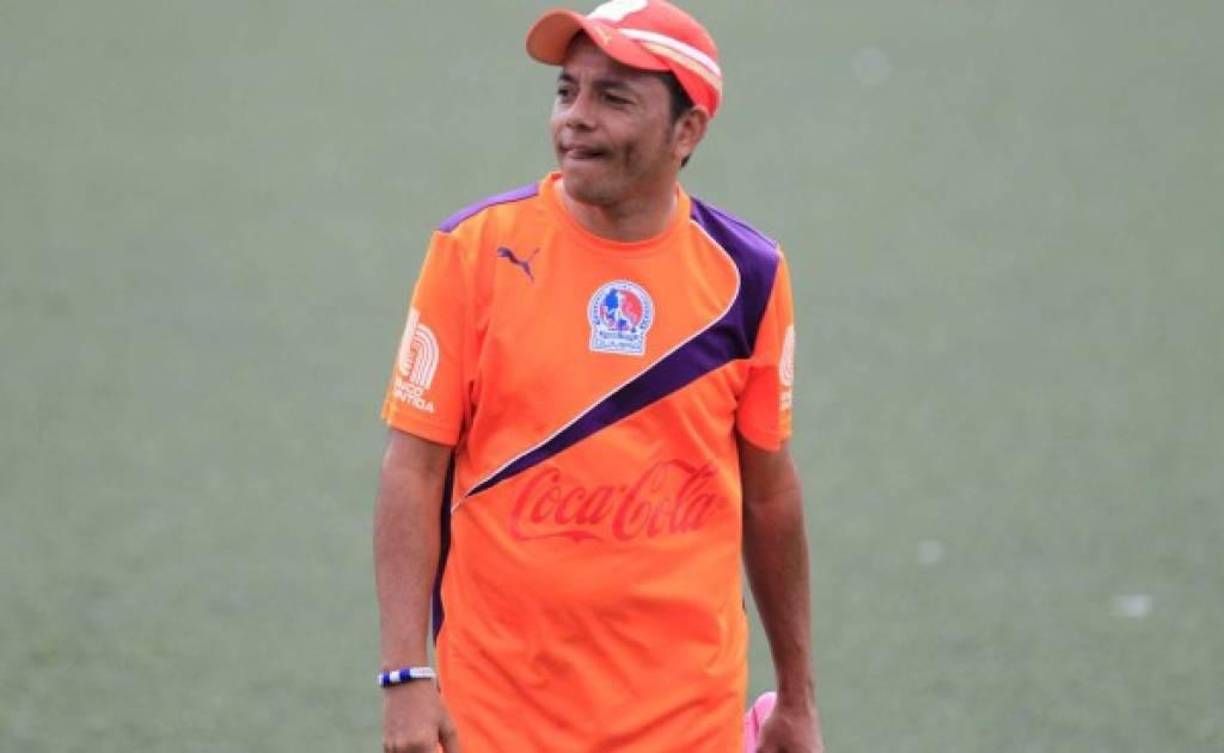 El exfutbolista Danilo Turcios ha pedido una oportunidad para dirigir al Club Deportivo Olimpia tras la salida de Pablo Lavallén: “Estoy preparador para dirigir”, señaló.