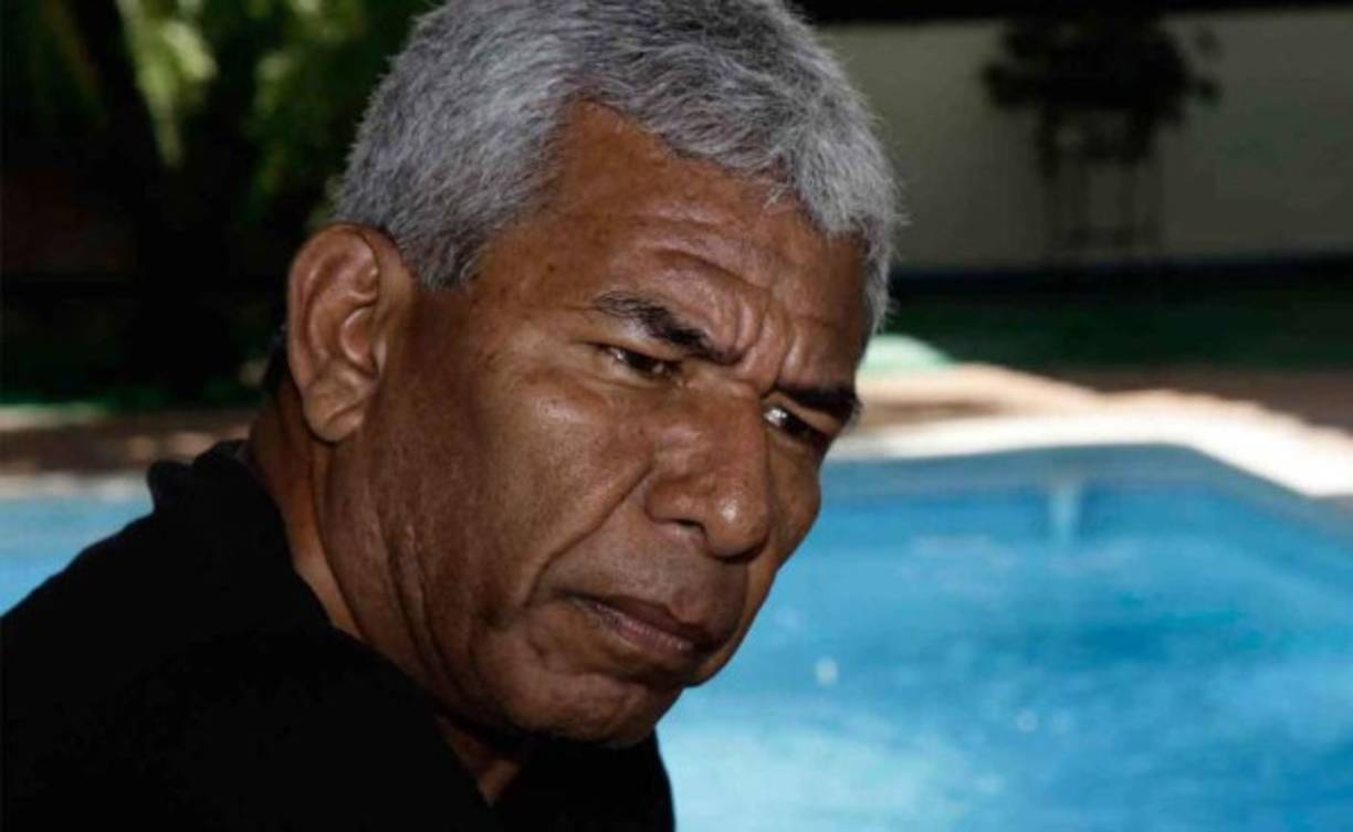 El técnico Héctor Castellón no ha firmado su contrato con el Vida mientras no cancelen los dos meses de salario de la plantilla de futbolistas del torneo anterior. El timonel se comprometió a trabajar durante la pretemporada bajo la condición de solventar la crisis financiera. 'Si no se arregla la situación no voy a dirigir al Vida', amenazó.