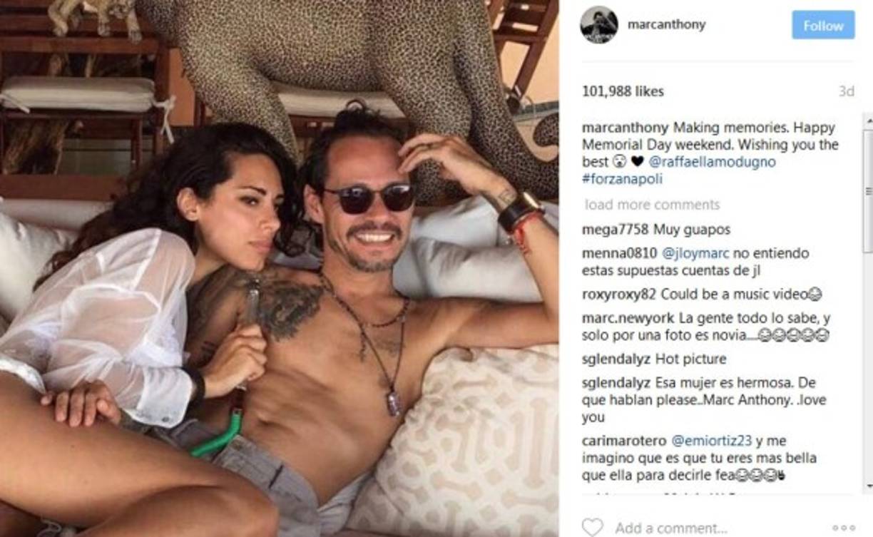 El cantante publicó esta fotografía en la que aparece ligero de ropascon la joven a su lado. En tanto, Raffaella también compartió la misma imagen en sus redes sociales.