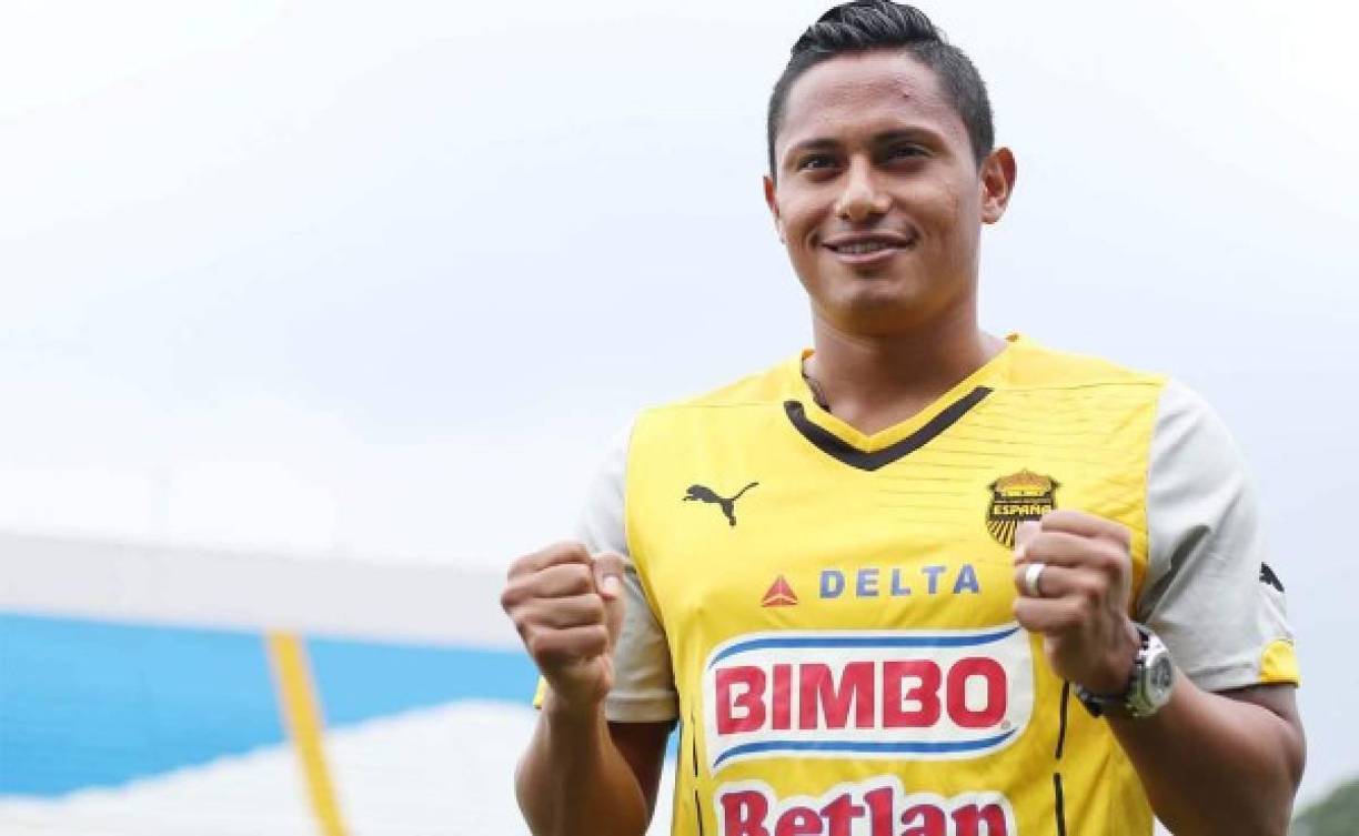 Tras disputar el Mundial, Núñez fichó por diferentes equipos en el extranjero como el Puebla (México), Cruz Azul (México), Leeds United (Inglaterra), Scunthorpe United (Inglaterra), FC Dallas (MLS), Alajuelense (Costa Rica) y Fort Lauderdale Strikers (Estados Unidos).