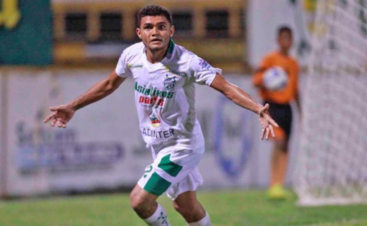 Alexander Aguilar: Al mediocampista se le terminó el contrato con Platense y al parecer cuenta con ofertas de varios clubes de la Liga Nacional, el jugador espera conversar con la dirigencia del cuadro escualo.