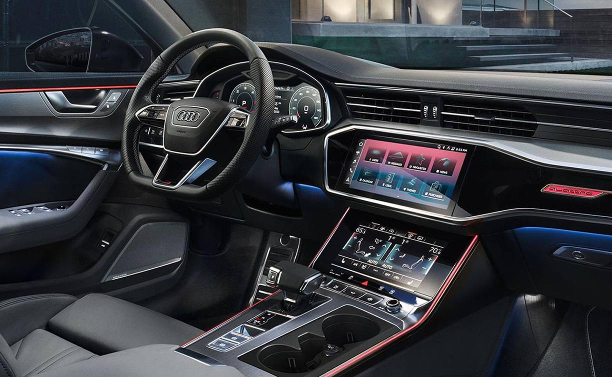 Así es el interior del vehículo que utiliza Choco Lozano para trasladarse en España. 