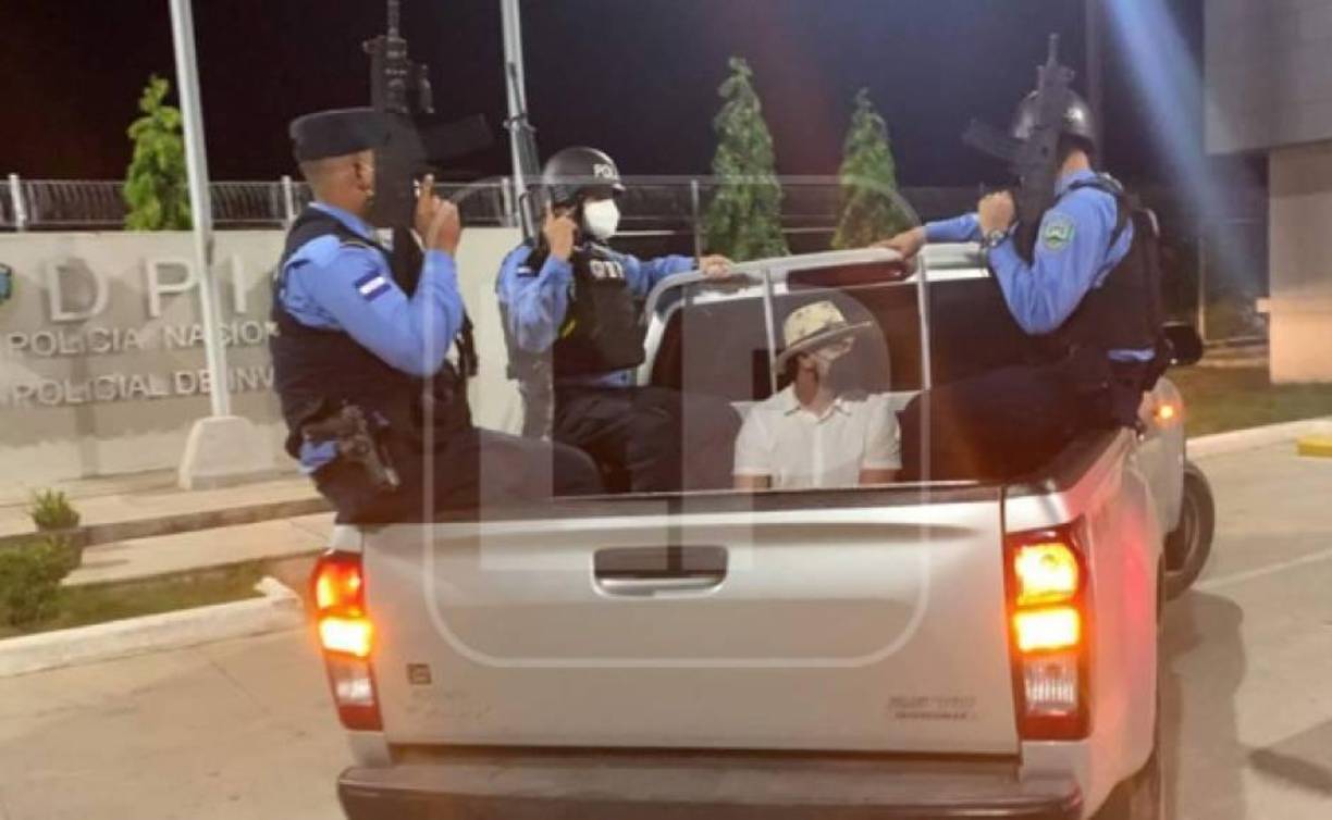 Los agentes lo llevaron detenido para investigación y en el camino Valmaña les ofreció, primero, tres millones y luego cinco millones de lempiras a cambio de dejarlo en libertad, pero eso creó más suspicacia a los policías, que decidieron seguir con la investigación.