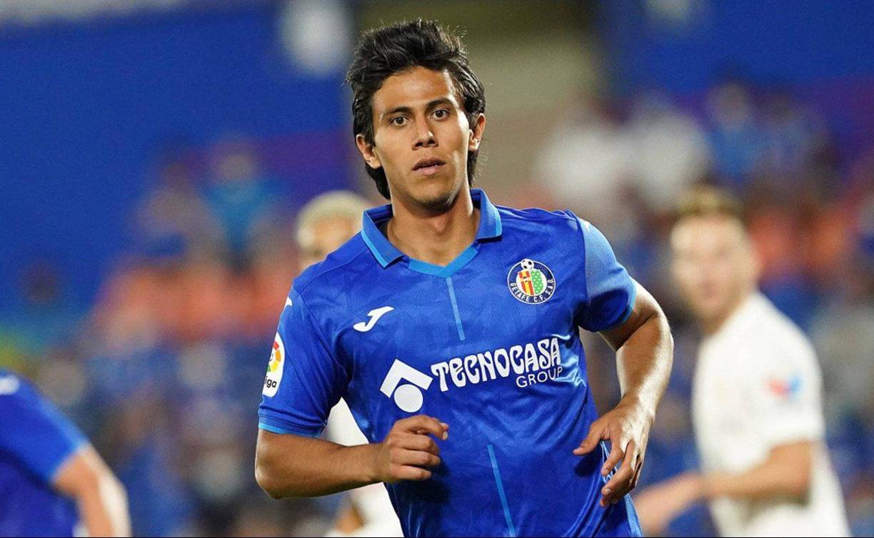 El delantero mexicano José Juan Macías, que estaba en el Getafe cedido por Chivas, no seguirá hasta final de temporada en el equipo español, que este sábado dio de baja su ficha en la Liga Española tras alcanzar un acuerdo para la rescisión de su contrato.