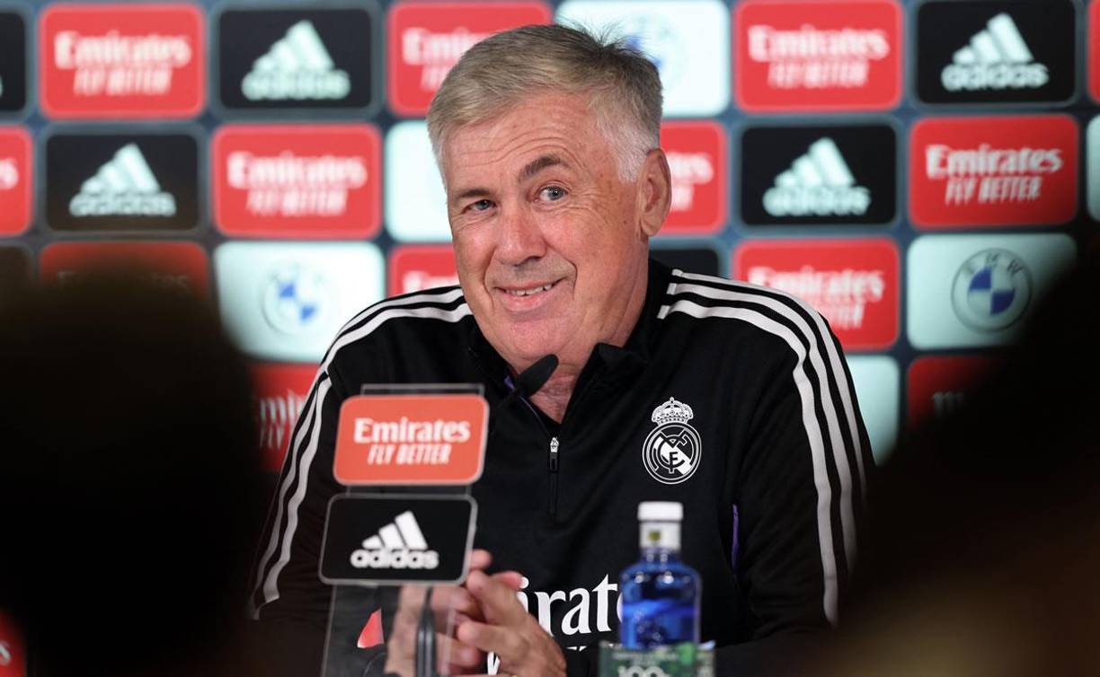 Carlo Ancelotti tiene claro su futuro: tras esta aventura en el Real Madrid, su carrera como entrenador se terminará. Lo aseguró el propio italiano, que analizó su momento y el del conjunto blanco en una larga entrevista con el periódico ‘Il Messaggero’: “Esta etapa en el Madrid cerrará mi carrera. Después de los blancos, me retiraré. El Real Madrid es el top del fútbol. Tiene sentido poner la palabra fin tras esta experiencia”.