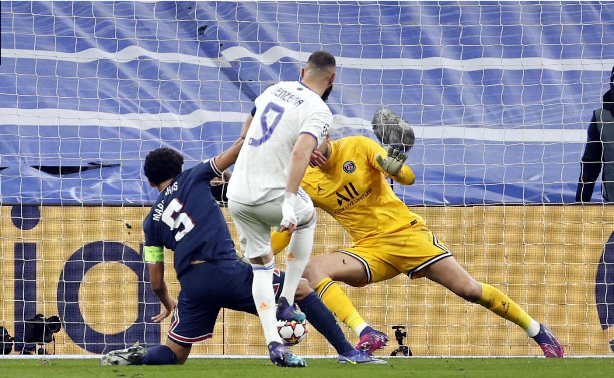 Con este disparo, Benzema puso el empate transitorio 1-1 en el marcador tras aprovechar un error de Donnarumma.