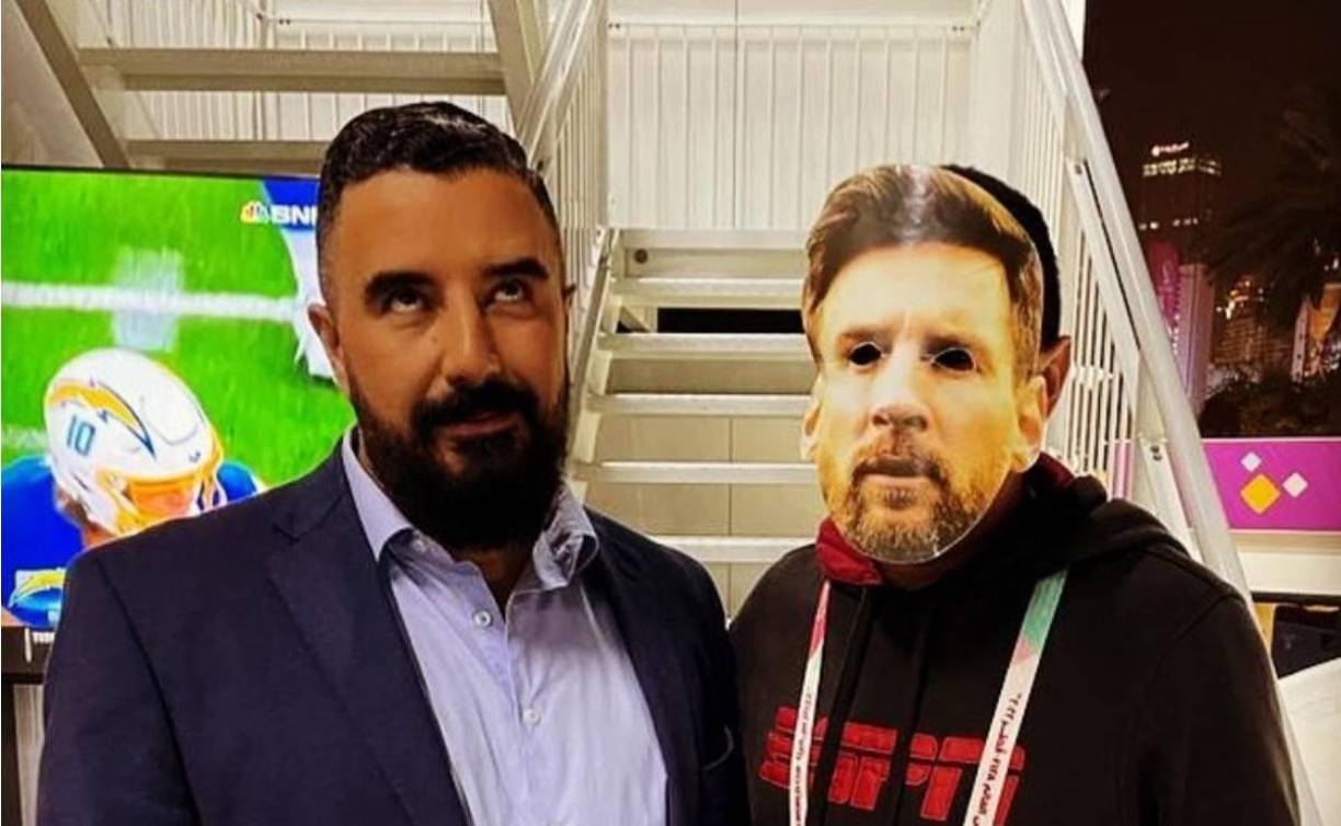 El periodista de ESPN contó que: “En Qatar estuvieron a punto de correrlo. Nosotros estábamos pegados a los argentinos en las cabinas de televisión y él les decía ‘Messisito, Messisito, Messisito’. Un día llegó Ruggeri y me dijo ‘¿dónde está el barbas ese?, porque le voy a partir su maceta’ llegó con otro argentino”.