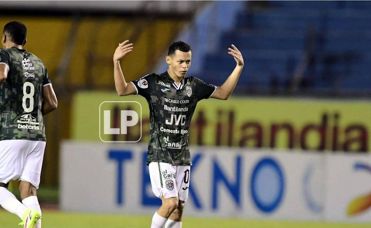 Damin Ramírez festeja su golazo que rescató al Marathón ante su exequipo Victoria.
