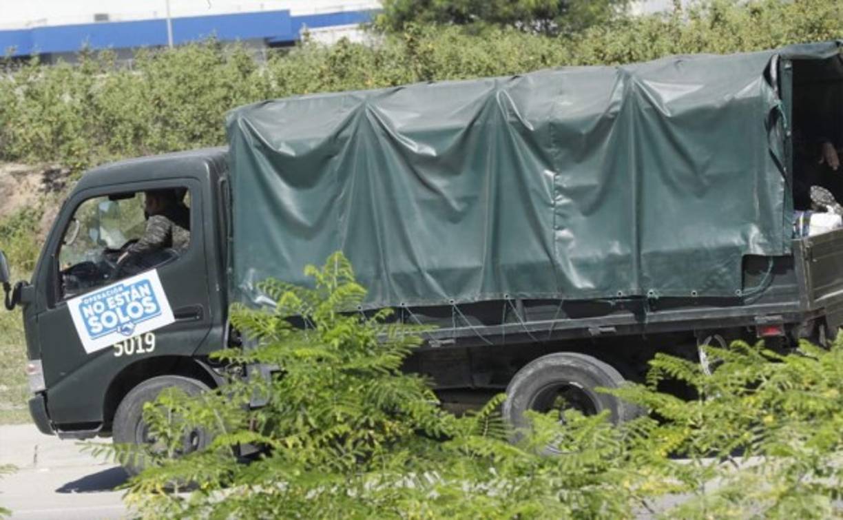 El presidente Juan Orlando Hernández fue quien encabezó este día la entrega de 1,000 paquetes de ayuda humanitaria.