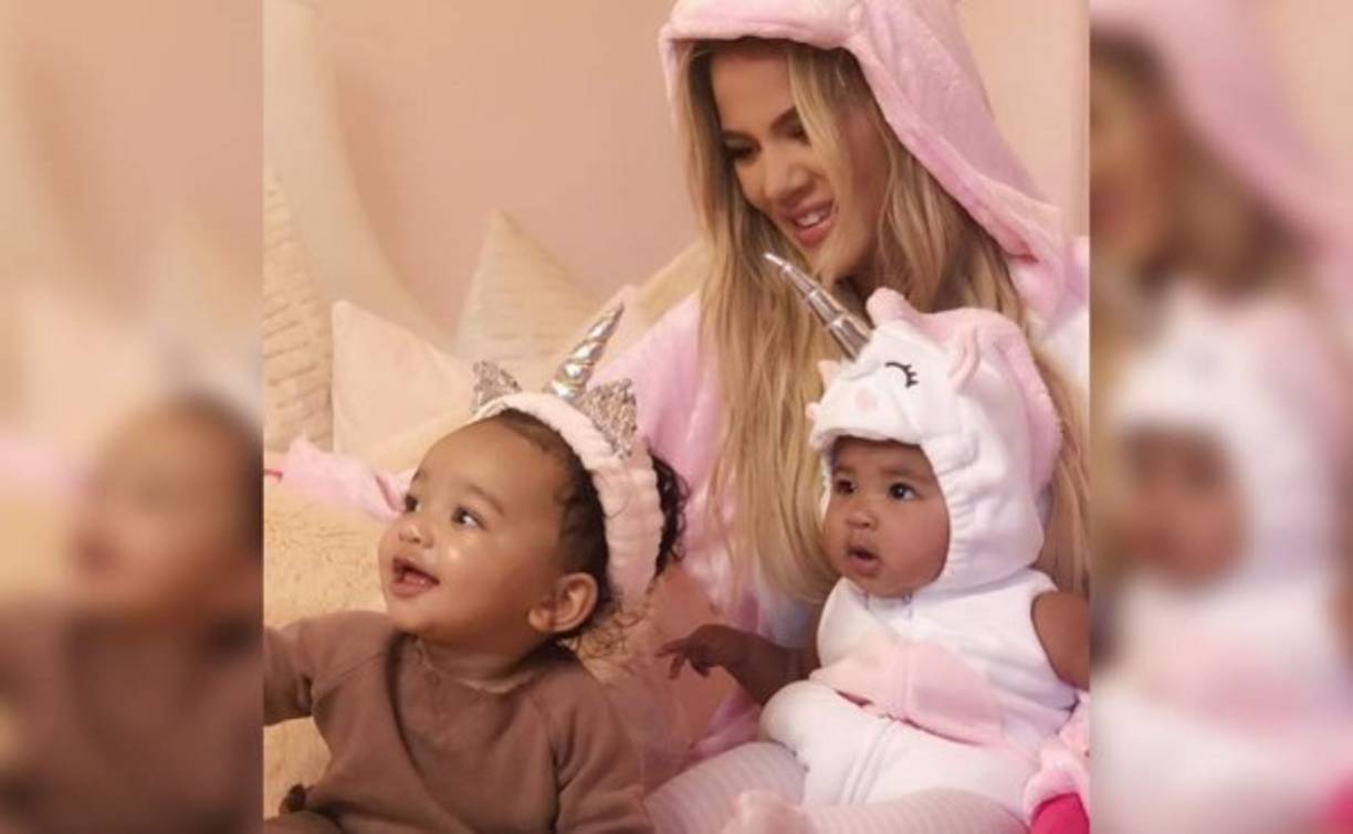 Las bebés de Khloé Kardashian y Kylie Jenner, están robando corazones con sus disfraces para el día de las brujas.<br/>