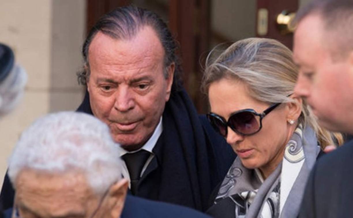 Julio Iglesias y su esposa Miranda.
