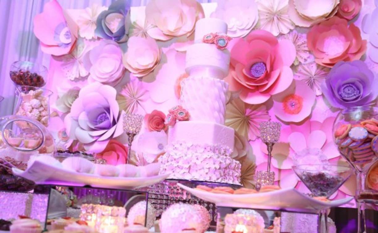 La dulcería y el espectacular y bien elaborado pastel fueron obra de la propia novia Padla Boquín.