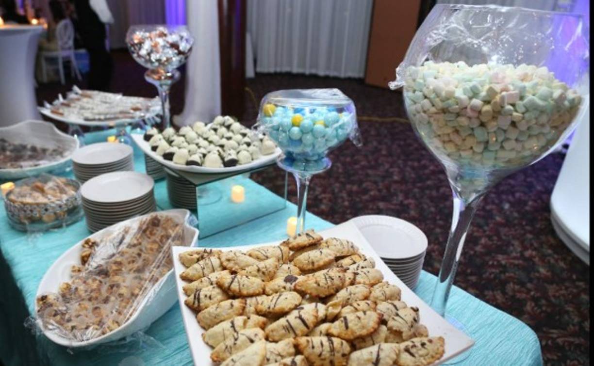 Variedad de dulces y postres árabes.