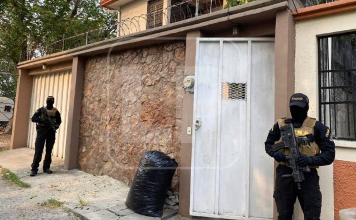 'Este captura y desmantelamiento de este centro de operaciones de distribución de droga está relacionado con las capturas en el sector El Zapotal el pasado 16 de febrero del 2020 donde también se desmanteló un centro de procesamiento de droga de esta estructura delictiva', comunicó de forma preliminar la FNAMP.