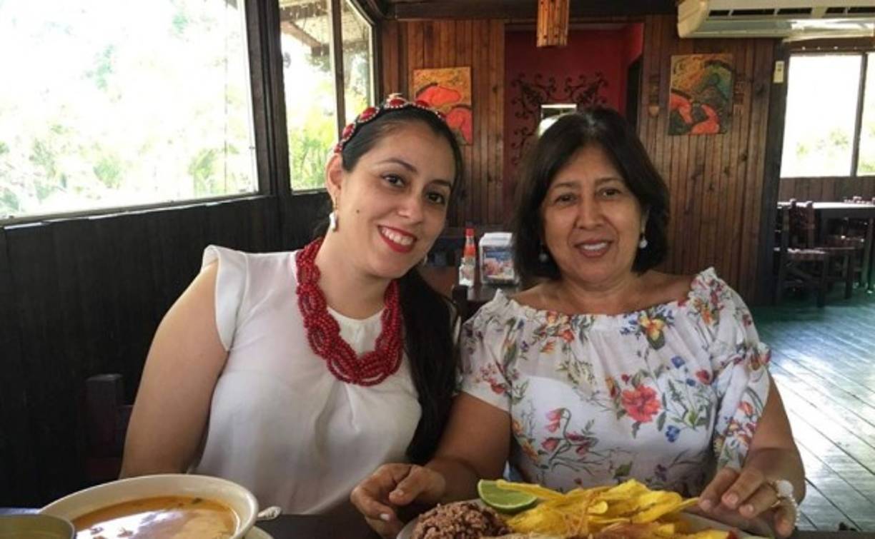 Roxana Vendiguel siempre disfruta de los buenos momentos con su mamá.