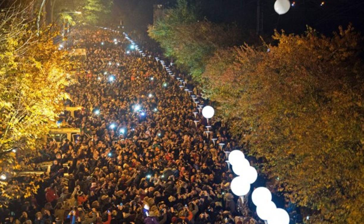 Miles de visitantes celebraron los 25 años de la caída del muro de Berlín.